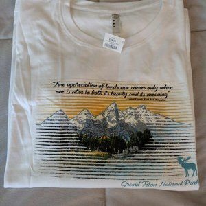 LAT Apparel Women's Tee Size Large NWT